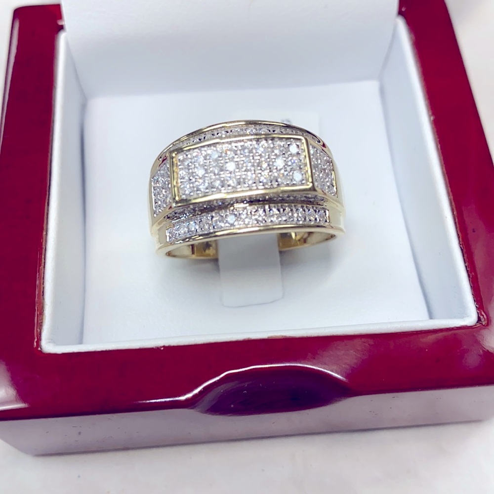 New 10k Gold Diamonds Ring